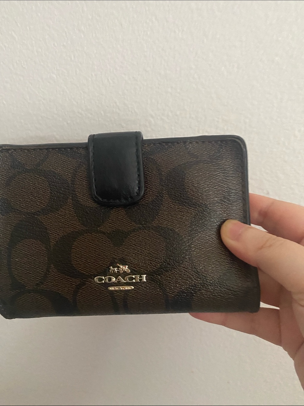 COACH Brown Signature Leather Wallet - Brown/Black (peeling in the inside)